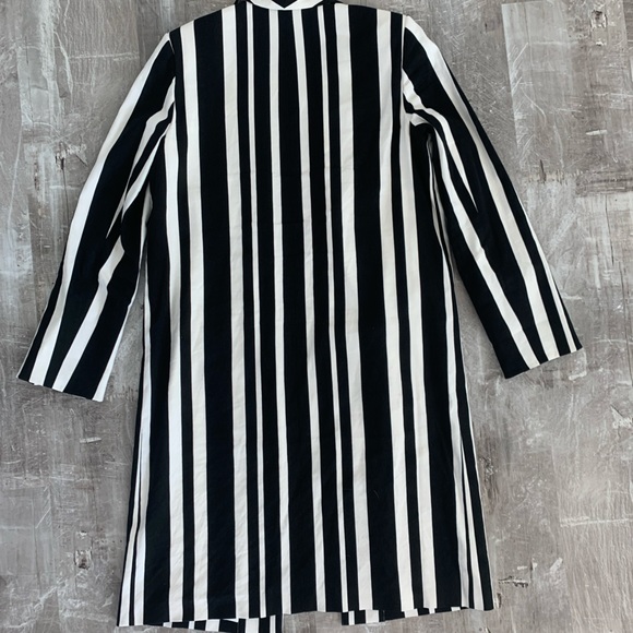 Alice and Olivia black and white striped coat. - Picture 3 of 8